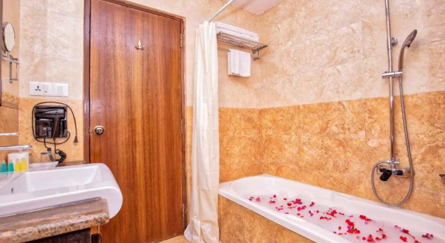 Полулюкс Da Yatra Courtyard Hotel & Resort