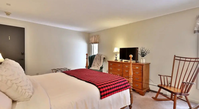 The Birch Ridge: Colonial Maple Room #1 - Queen Suite In Renovated Killington Lodge 1 Bedroom Home, Забронировать Дом для отпуска Коттеджи Киллингтон, Коттедж