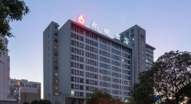 Shangcheng Hotel, Rezerwuj Hotel Hotele w Chuxiong z parkingiem, Parking
