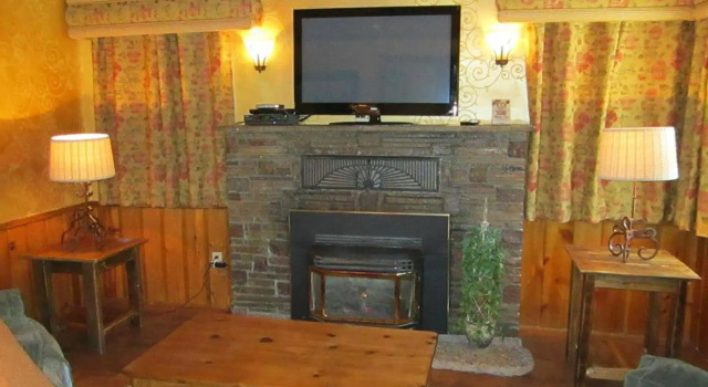 Hillcrest Lodge, Buchen Sie Hotel Hotels in Big Bear Lake mit Parkplatz, Parkplätze