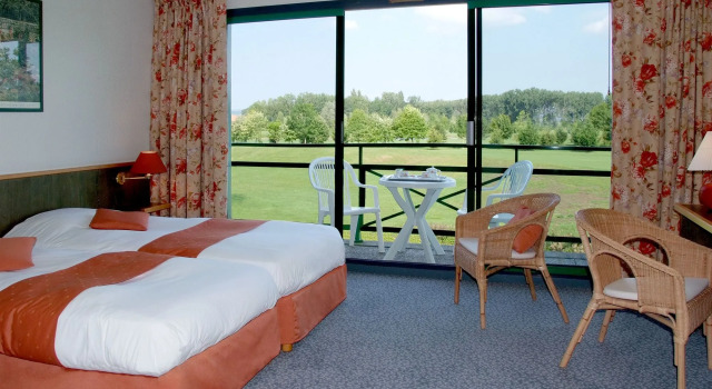 Golf Hotel Colvert - Room Service Disponible, Забронировать Отель Отели Côte-d'Or с бассейном, Бассейн