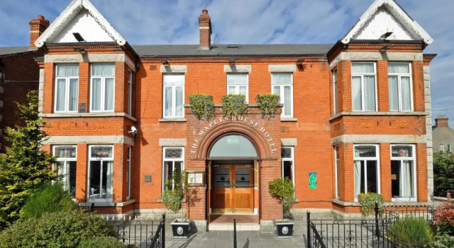 Четырёхместный номер Standard Maples House Hotel