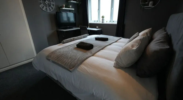 Detached Homestay With Private Rooms, Prenota Hotel Leyland Lancashire