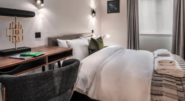 Stylish Earl's Court Studios