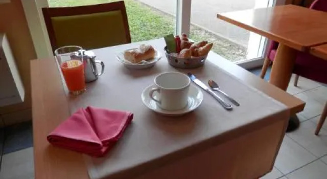 Domitys La Seigneurie, Rezerwuj Hotel Hotele w Saintes z basenem, Basen