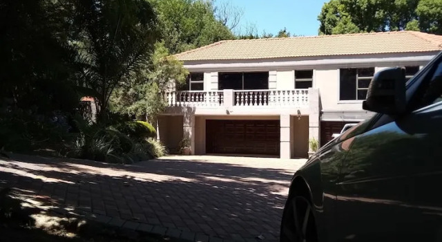 Corlett 330, Boek Vakantiehuis Sandton 