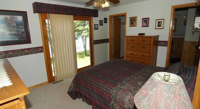 Ranch-Style Seidls Home Feet away to Lakeshore by RedAwning, Book Feriehus Chequamegon National Forest USA