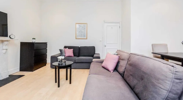 Amazing 2 bed 2 bath Kensington, Забронировать Отель Отели Большого Лондона с парковкой, Парковка