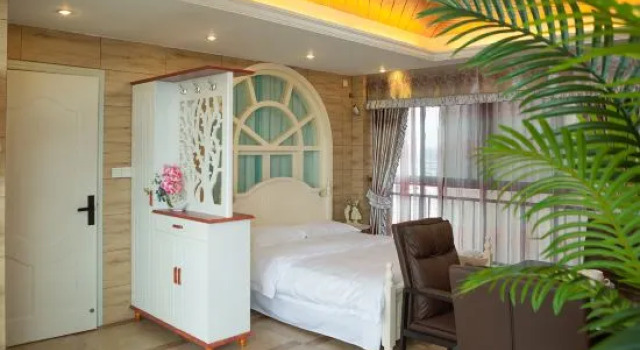 Люкс с 4 комнатами Dongjiang Lake Dongya Apartment