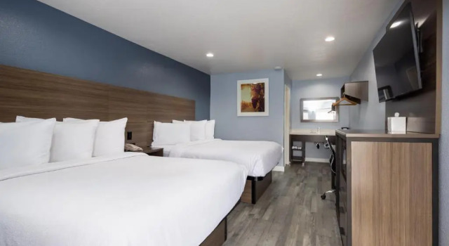 Четырёхместный номер Standard Days Inn by Wyndham Arroyo Grande Pismo Beach