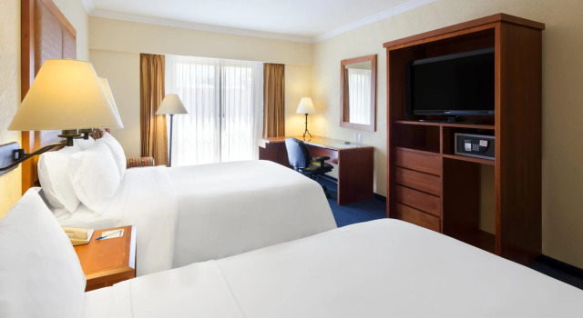 Четырёхместный номер Standard Holiday Inn Express Oaxaca - Centro Historico by IHG