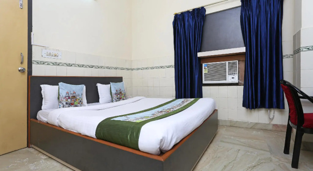 OYO Flagship 8414 Hotel Blue Moon