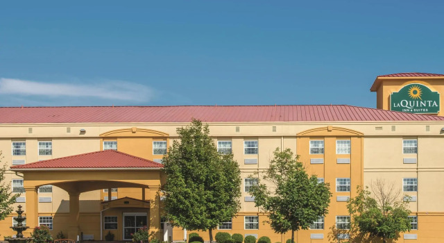 Номер Standard La Quinta by Wyndham Blue Springs