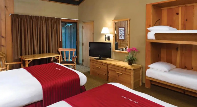 Четырёхместный номер Standard с балконом Shawnee Lodge & Conference Center