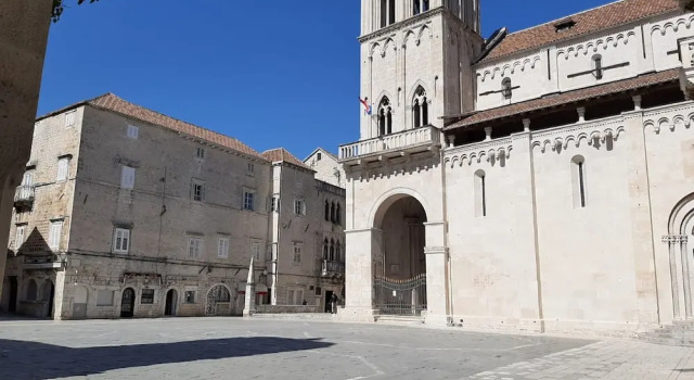 Enticing Holiday Home in Trogir near Sea Beach, Забронировать Отель Отели Трогир 3 звезды, рядом с Church of St. Barbara, 3*