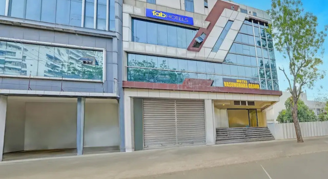 Fabhotel Vasundhara Grand
