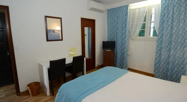 Двухместный номер Standard Hôtel et AppartHôtel Le Relais Du Val DOrbieu