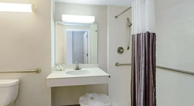 Номер Standard La Quinta Inn & Suites by Wyndham New Orleans Airport