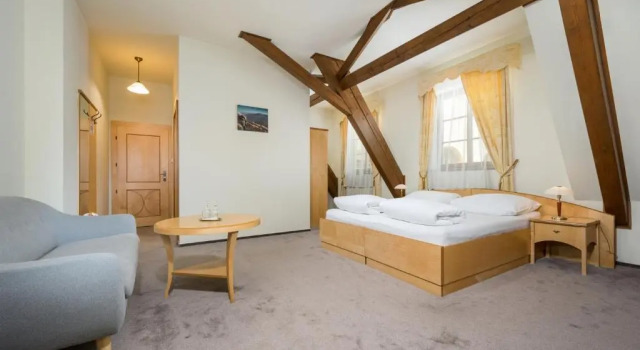 Люкс Hotel Zlaty Lev