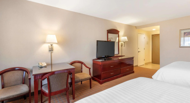 Четырёхместный номер Standard Best Western Plus West Covina Inn