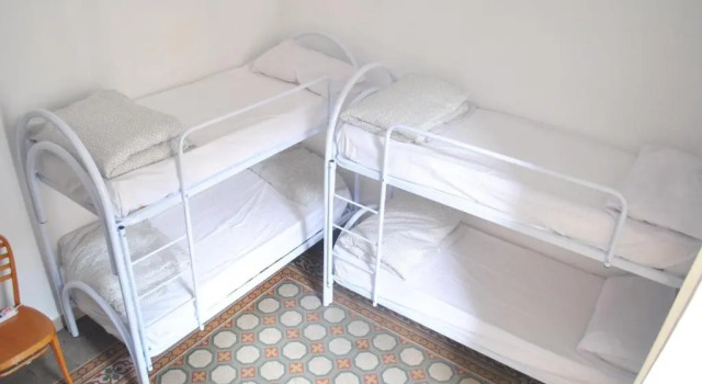 Кровать в общем номере Sunrise Hostel & Rooms