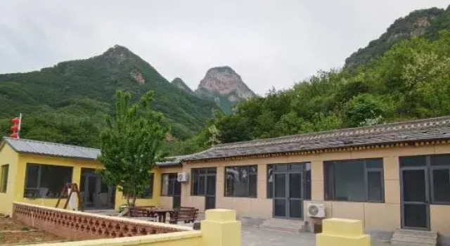 Beijing Baicaopan Xipo Homestay, Book Hotel Hoteller i Beijing Province med parkering, Parkering