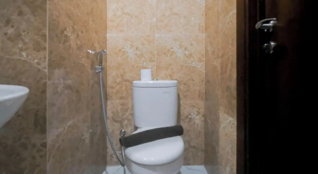Студия Compact And Comfortable Living Studio At Grand Sungkono Lagoon Apartment