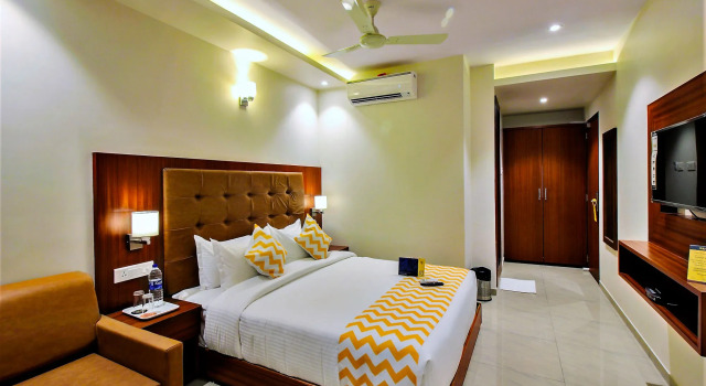 Super Townhouse Oak Times Square Le Western, Забронировать Отель Отели штата Махараштры 3 звезды, 3*