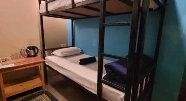 Кровать в общем номере (мужской номер) Wonder Hill Inn