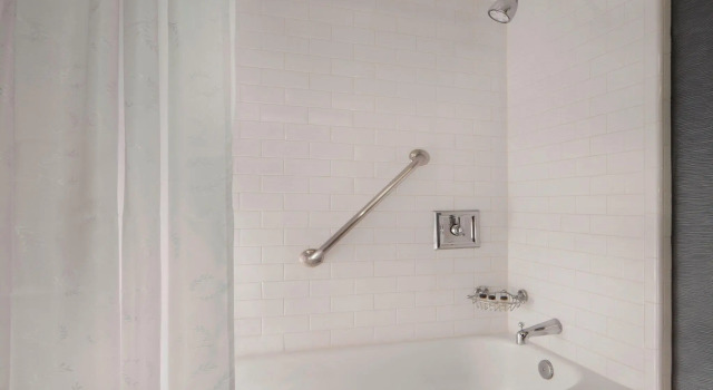 Четырёхместный номер Standard Sheraton Arlington Hotel