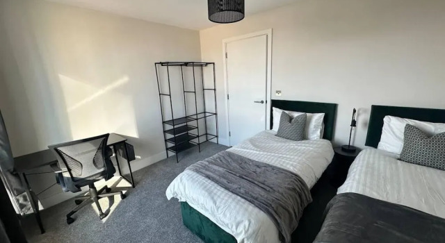2 Bed Flat - Sleeps 4 - Balcony - Smoking, Varaa Huoneisto Asunnot kohteessa Merseyside, Huoneisto