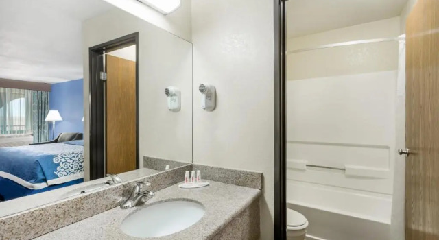 Номер Standard Days Inn by Wyndham Holbrook