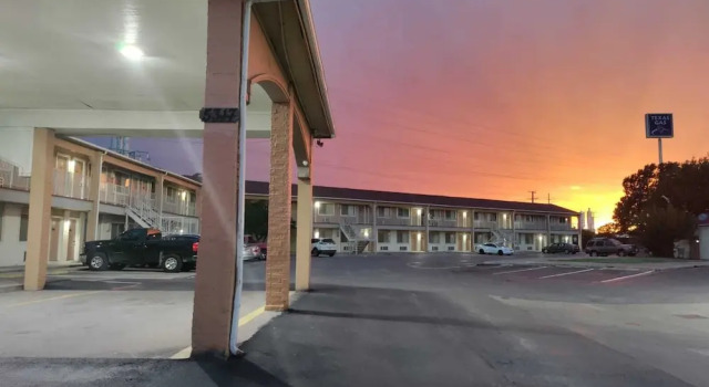 Great Western Inn & Suites - Saginaw