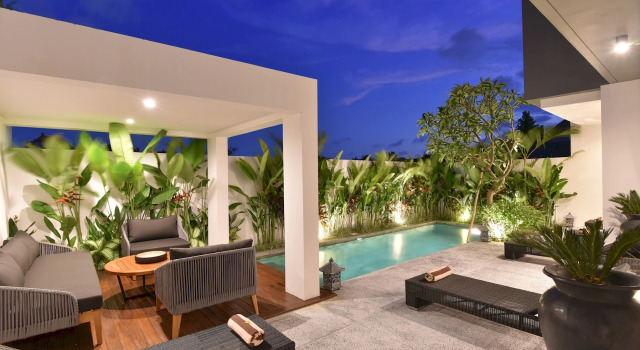 VILLA SOHO· Luxury & Indulgence - close to FINNS BEACH CLUB, Забронировать Вилла Отели провинции Бали с завтраком, Завтраки