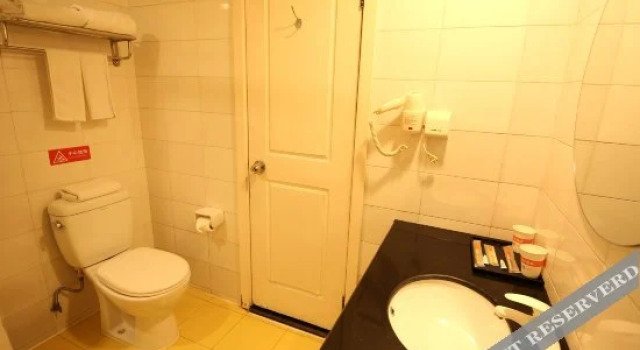 Home Inn Nanchang North Shanghai Road Nanchang University, Rezerwuj Hotel Jiangxiang Jiangxi