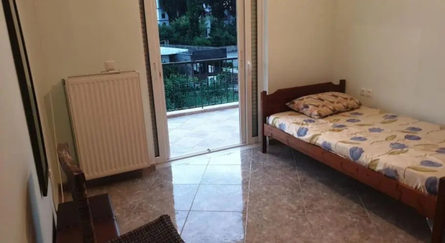 Πολυτελής όροφο διαμέρισμα, κοντά στην παραλία με εσωτερικό τζακι., Book Hotel Hotels in Central Greece with Parking, Parking