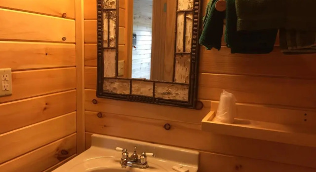 Четырёхместный номер Standard Pine Knoll Hotel Lakeside Lodge & Cabin
