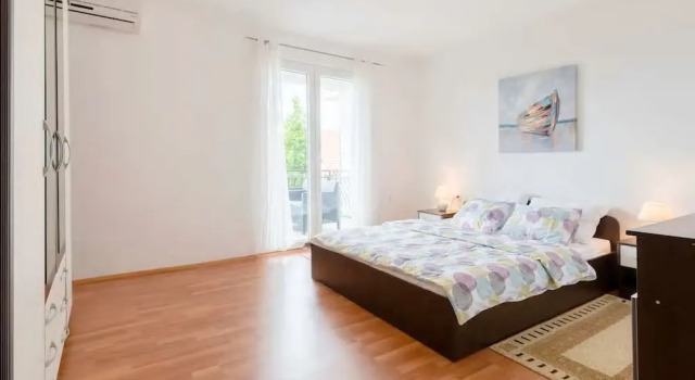 Guesthouse Hrkac, Rezerwuj Hotel Hotele w Strožanac z parkingiem, Parking