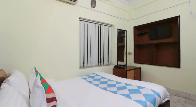 Hotel O Home Cozy Studio Collage Square Hotel Maya International Near St. Thomass Church, Забронировать Отель Калькутта East Zone, рядом с Bose Institute