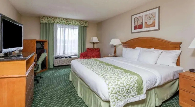 Люкс c 1 комнатой Days Inn & Suites by Wyndham Warren