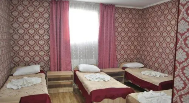 Karakol HOLIDAY, Book Hotel Hoteller i Issyk-Kul Region med parkering, Parkering