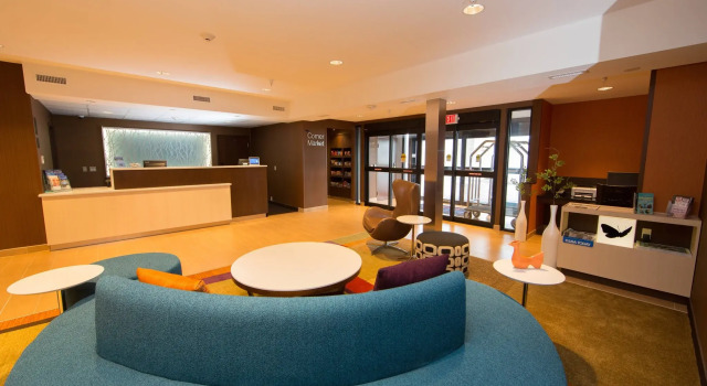 Fairfield Inn & Suites by Marriott Burlington, Book Hotel Hoteller i Burlington med morgenmad, Morgenmad