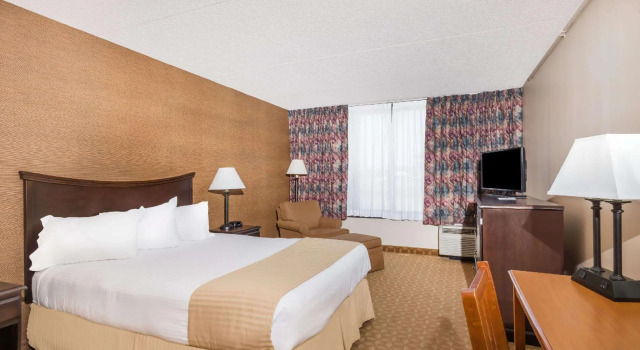 Двухместный номер Standard Ramada by Wyndham Watertown Thousand