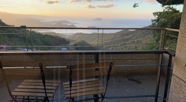 Camera quadrupla Premium 1 camera da letto con balcone e con vista mare Something Easy Inn