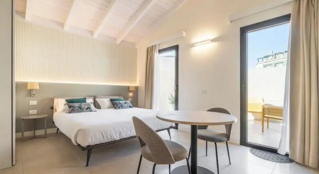 Karalin Sonnino Suites, Забронировать Отель Отели и гостиницы Кальяри, рядом с Национальный археологический музей, Отель