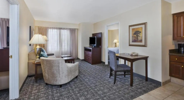 Люкс с 2 комнатами Staybridge Suites Lansing-Okemos by IHG