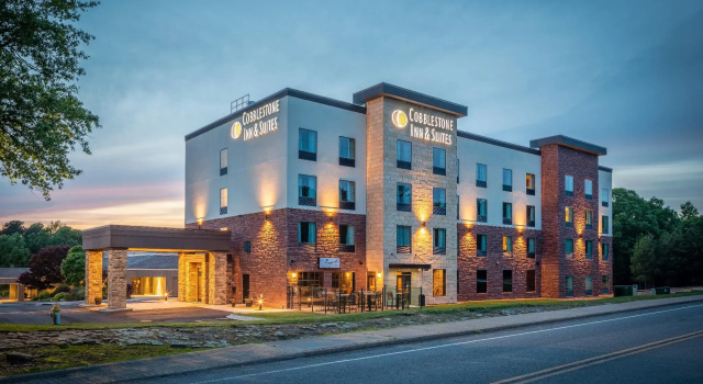Cobblestone Inn & Suites Fairfield Bay, Boek Hotel Hotels in Missouri met zwembad, Zwembad