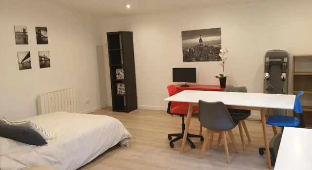 Adorable Studio 25m² Tres Calme Avec Parking (Adults Only), Забронировать Апартаменты/квартира Отели Calanques National Park с парковкой, Парковка