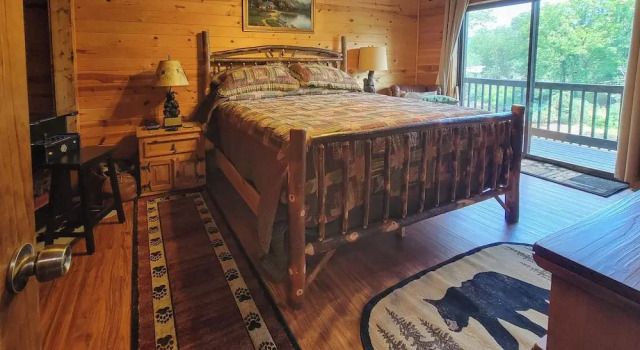 Private Hot Tub: Riverfront Cabin in Murphy, Rezervasyon Otel Murphy Kuzey Karolina