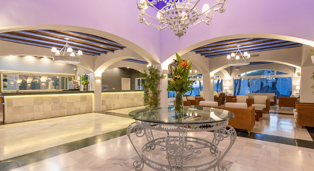 Marbella Resort 8, Забронировать Курортный отель Марбелья Коста-дель-Соль, рядом с Пристань для яхт Кабопино